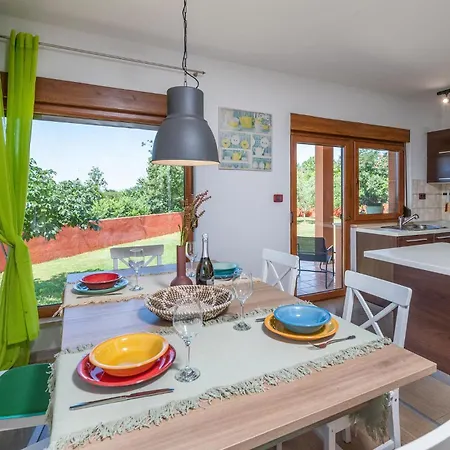 Holiday home Pet Friendly In With Kitchen