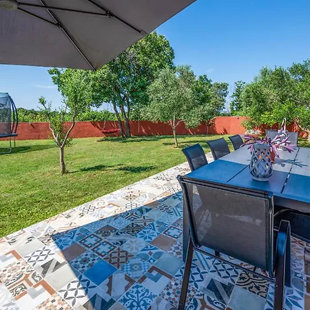 Pet Friendly In With Kitchen Holiday home Liznjan