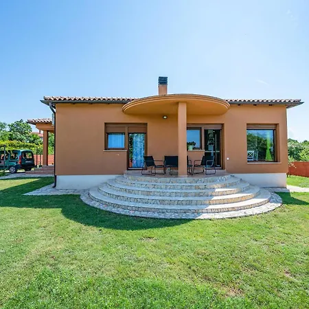 Pet Friendly In With Kitchen Holiday home