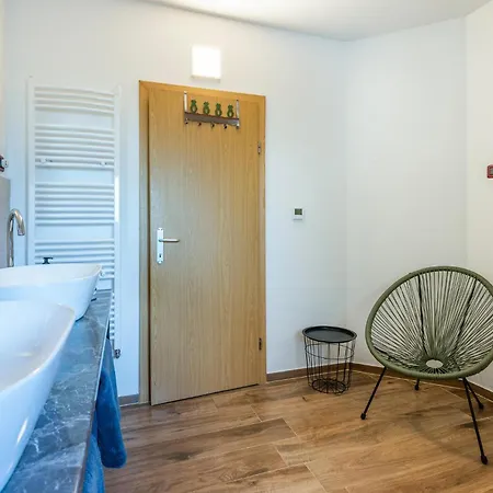 Pet Friendly In With Kitchen * Liznjan