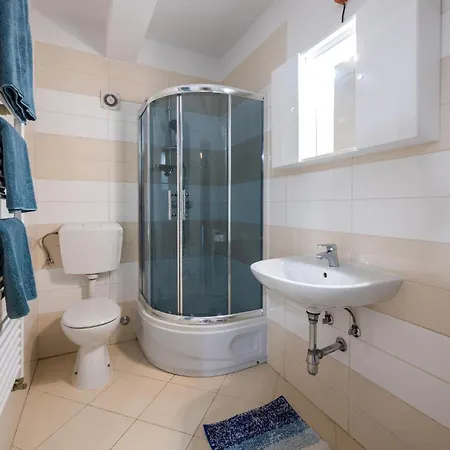 Holiday home Pet Friendly In With Kitchen Liznjan