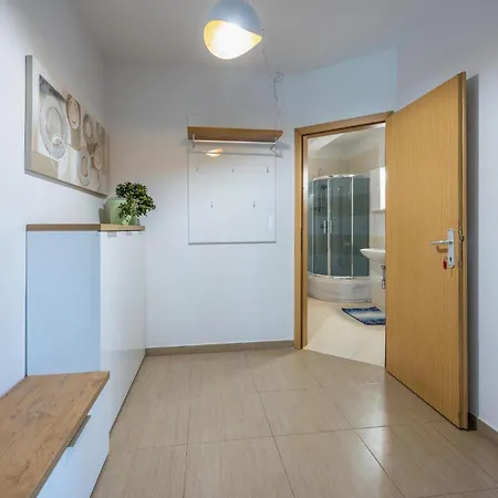 Holiday home Pet Friendly In With Kitchen Liznjan