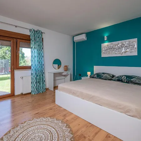 Pet Friendly In With Kitchen Holiday home *