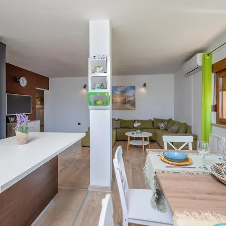 Holiday home Pet Friendly In With Kitchen Liznjan