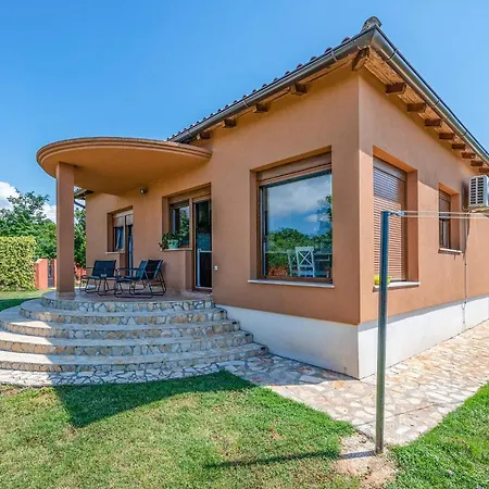 Pet Friendly In With Kitchen Holiday home *