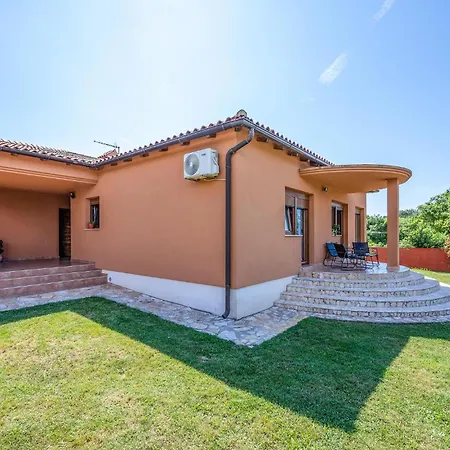 Pet Friendly In With Kitchen Liznjan